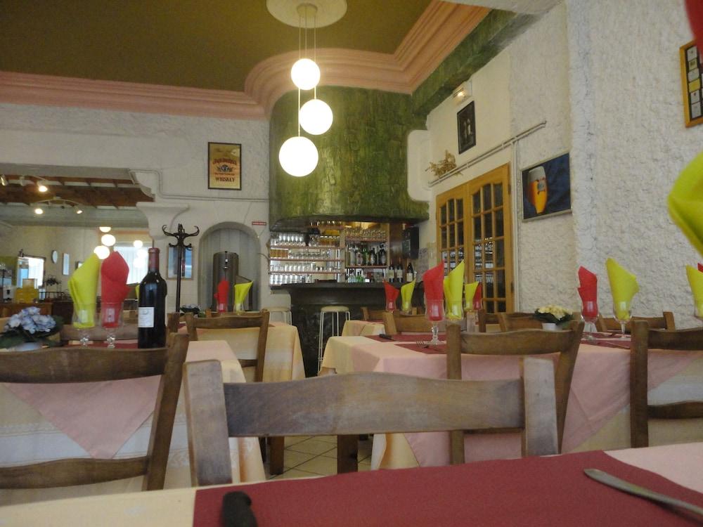 Hotel-Restaurant Le Saint Christophe Лурд Экстерьер фото